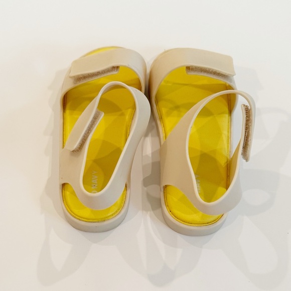 Old Navy Sandals - Picture 4 of 7